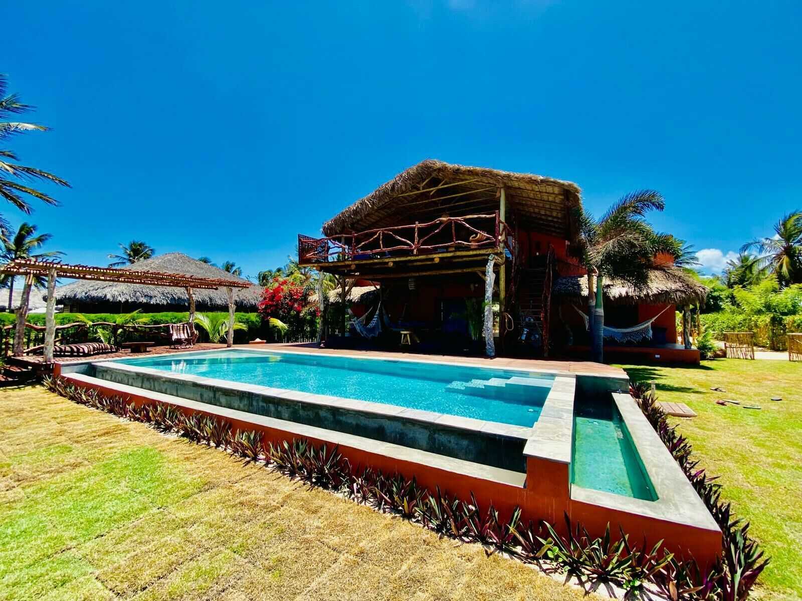 Imagem de Casa frente ao mar e ao rio, com piscina e varanda na Ilha do Guajiru